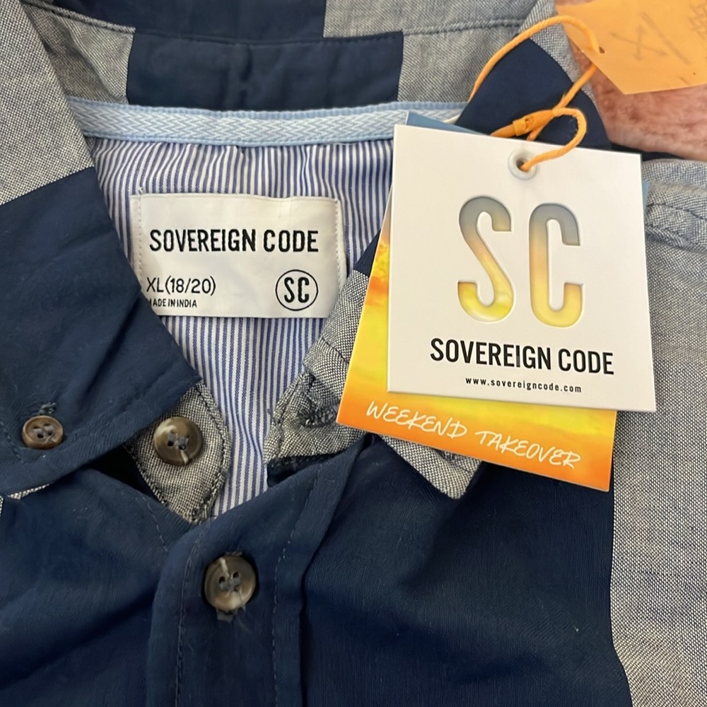 Button down - Picture 3 of 3